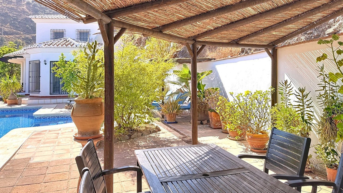 3 Bed Townhouse for sale in Arenas Costa Del Sol East, Málaga, Spain