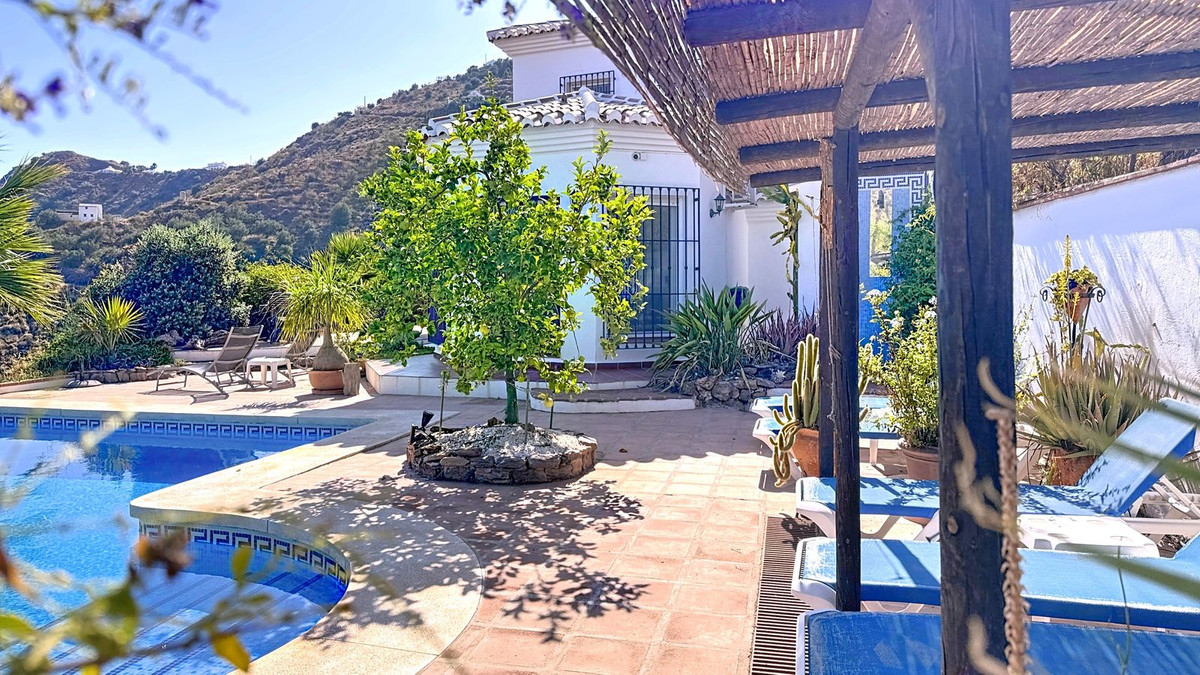 3 Bed Townhouse for sale in Arenas Costa Del Sol East, Málaga, Spain