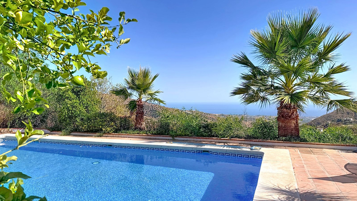 3 Bed Townhouse for sale in Arenas Costa Del Sol East, Málaga, Spain