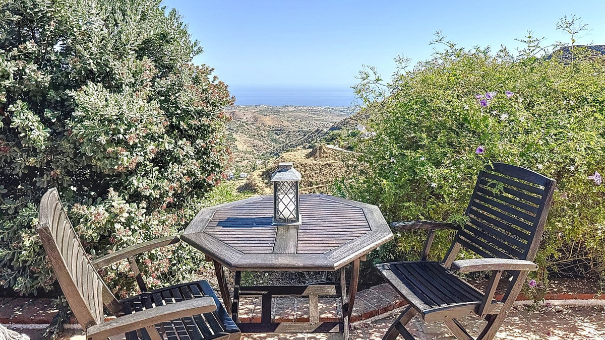 3 Bed Townhouse for sale in Arenas Costa Del Sol East, Málaga, Spain