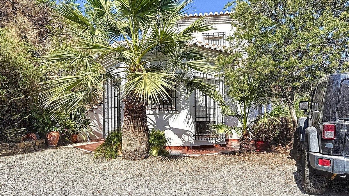 3 Bed Townhouse for sale in Arenas Costa Del Sol East, Málaga, Spain