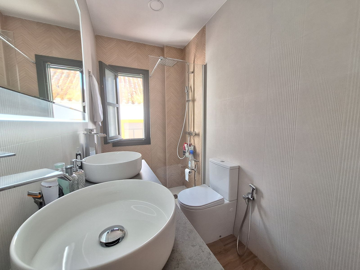 Se vende Pareada de 3 dormitorios en Costa Del Sol, Cadiz, España