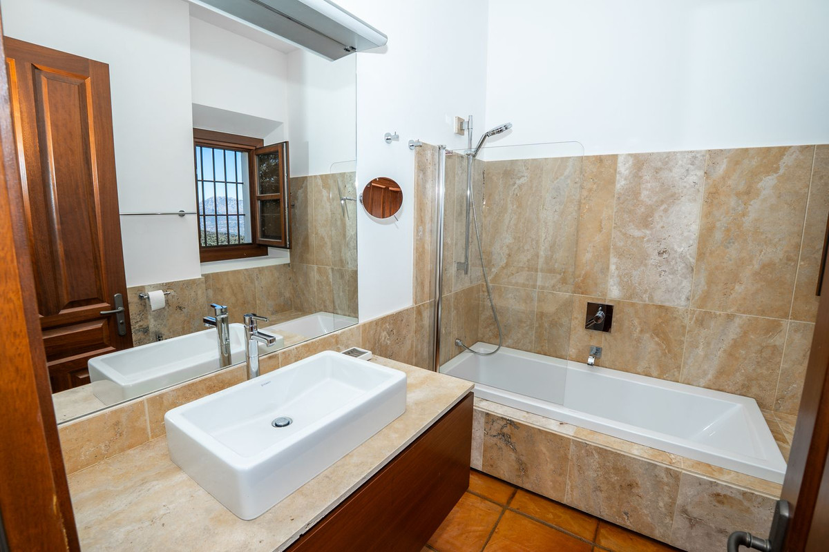 Se vende Villa - Chalet de 4 dormitorios en Costa Del Sol, Málaga, España