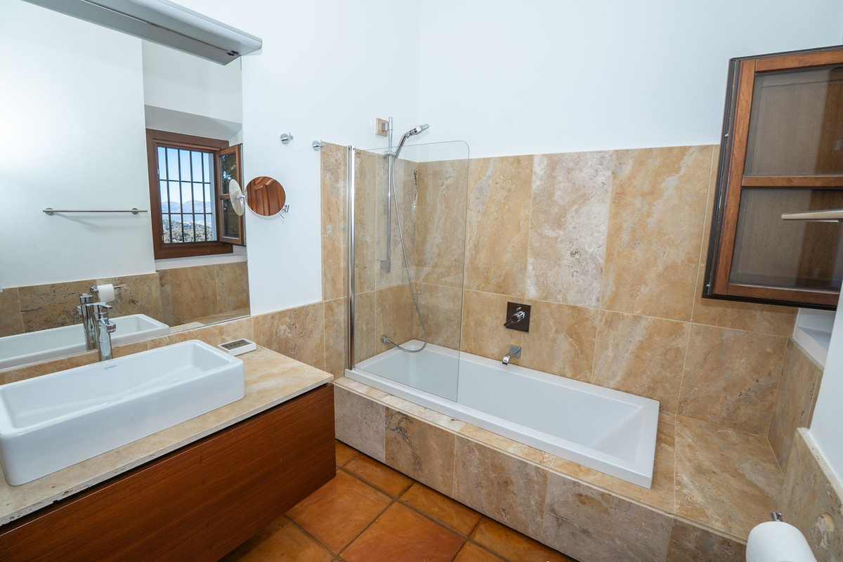 Se vende Villa - Chalet de 4 dormitorios en Costa Del Sol, Málaga, España