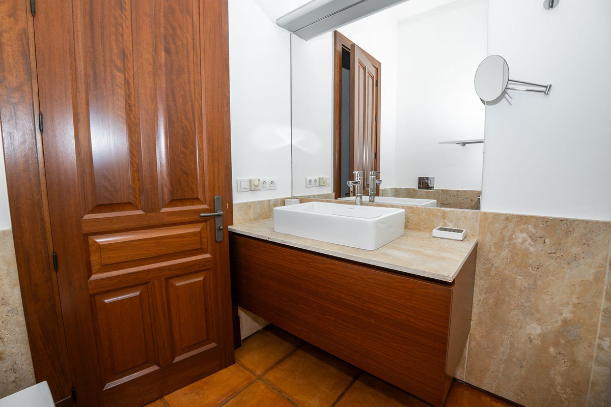 Se vende Villa - Chalet de 4 dormitorios en Costa Del Sol, Málaga, España