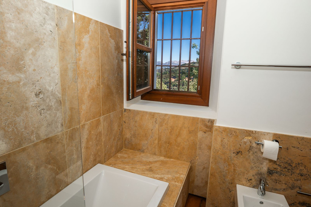 Se vende Villa - Chalet de 4 dormitorios en Costa Del Sol, Málaga, España