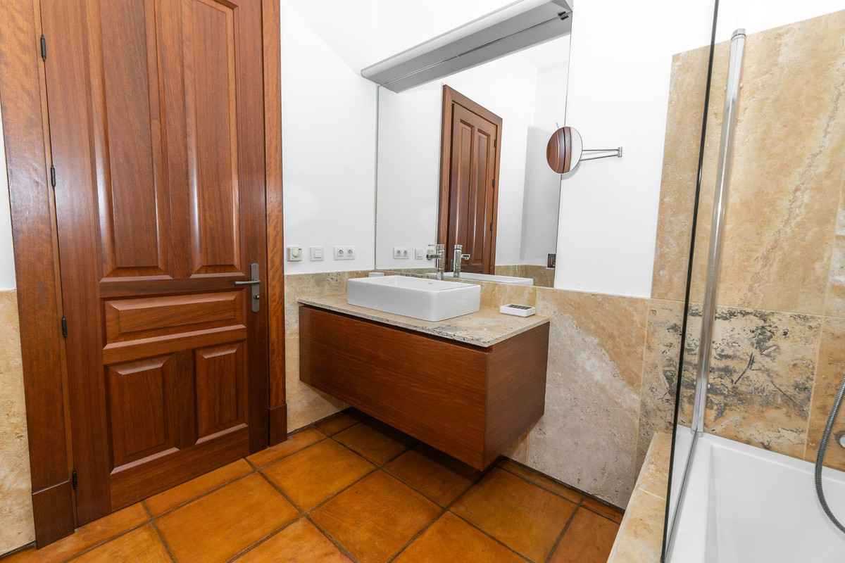 Se vende Villa - Chalet de 4 dormitorios en Costa Del Sol, Málaga, España