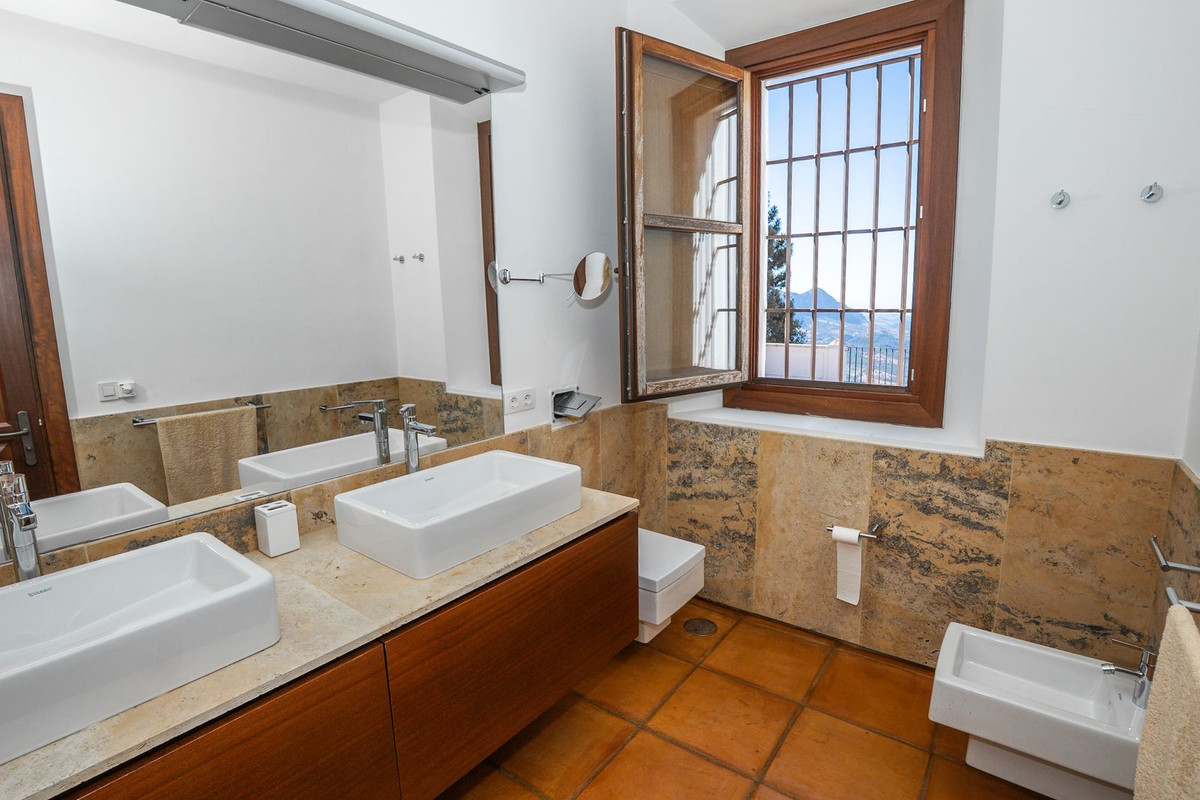 Se vende Villa - Chalet de 4 dormitorios en Costa Del Sol, Málaga, España