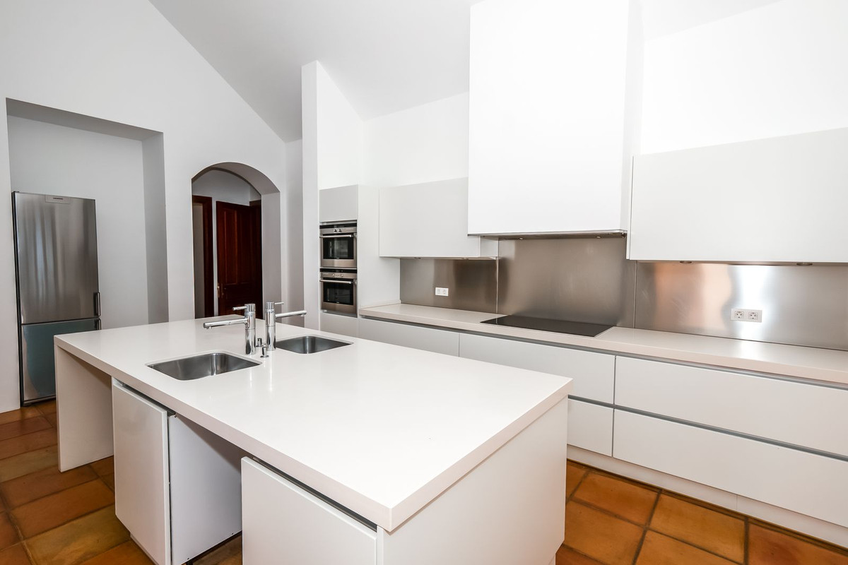 Se vende Villa - Chalet de 4 dormitorios en Costa Del Sol, Málaga, España