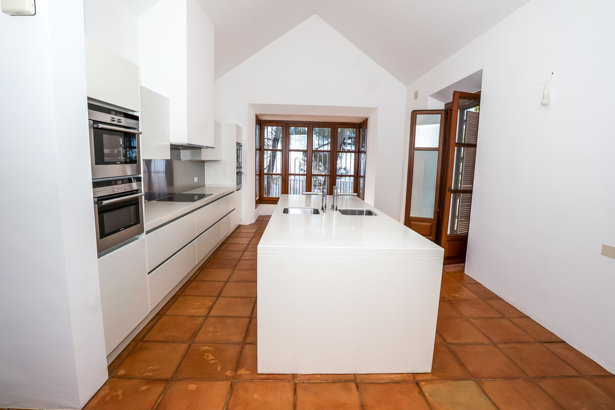 Se vende Villa - Chalet de 4 dormitorios en Costa Del Sol, Málaga, España