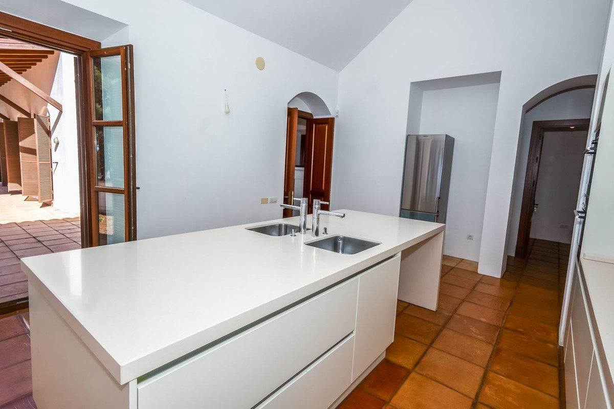 Se vende Villa - Chalet de 4 dormitorios en Costa Del Sol, Málaga, España