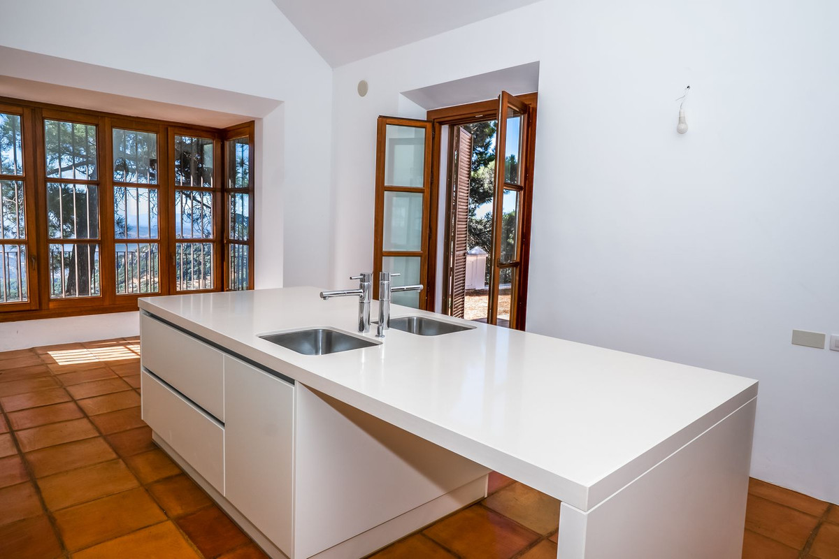 Se vende Villa - Chalet de 4 dormitorios en Costa Del Sol, Málaga, España