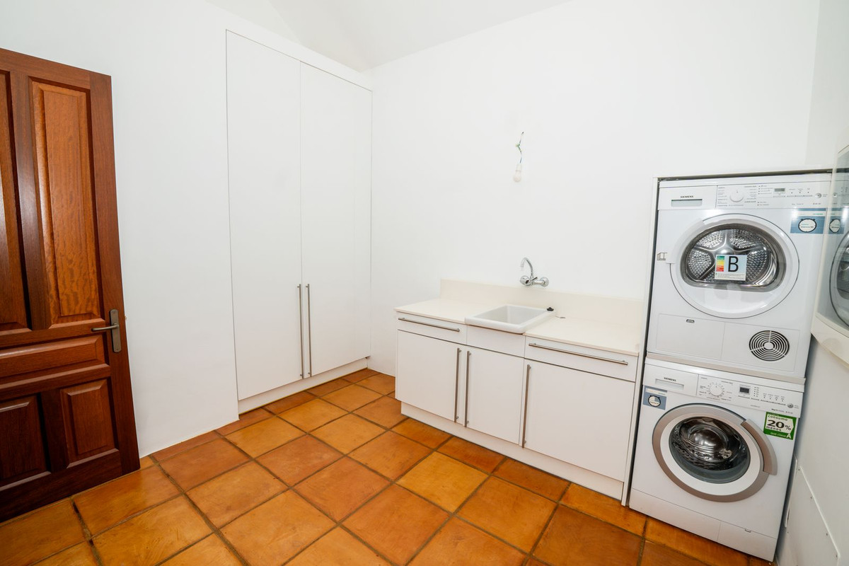 Se vende Villa - Chalet de 4 dormitorios en Costa Del Sol, Málaga, España