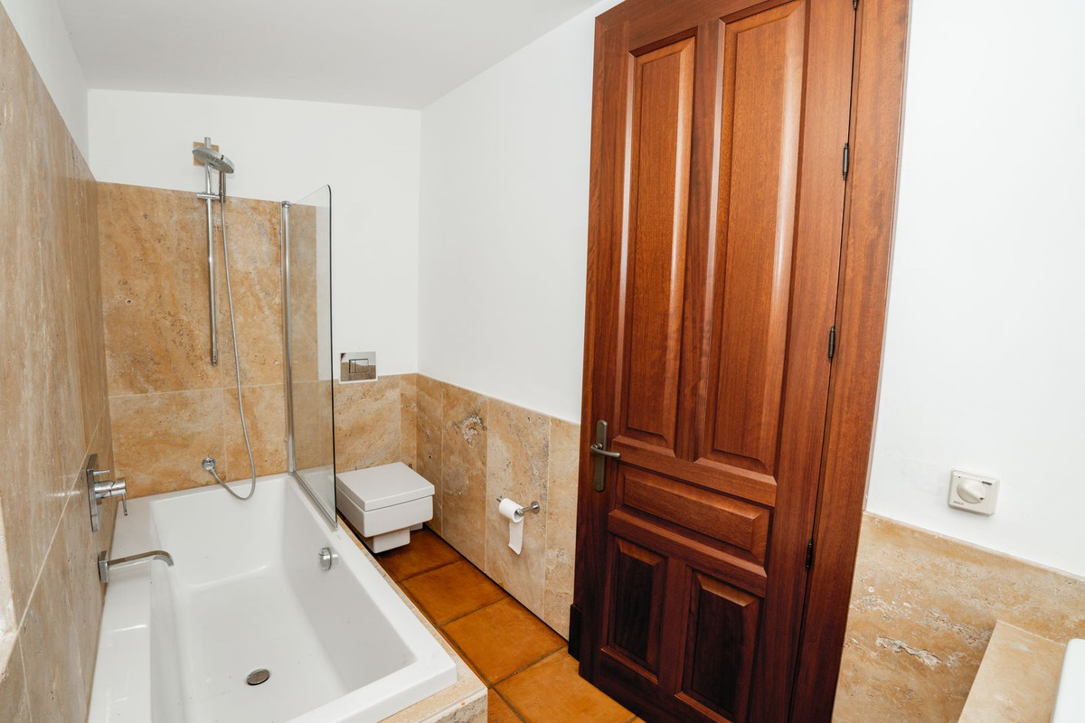 Se vende Villa - Chalet de 4 dormitorios en Costa Del Sol, Málaga, España