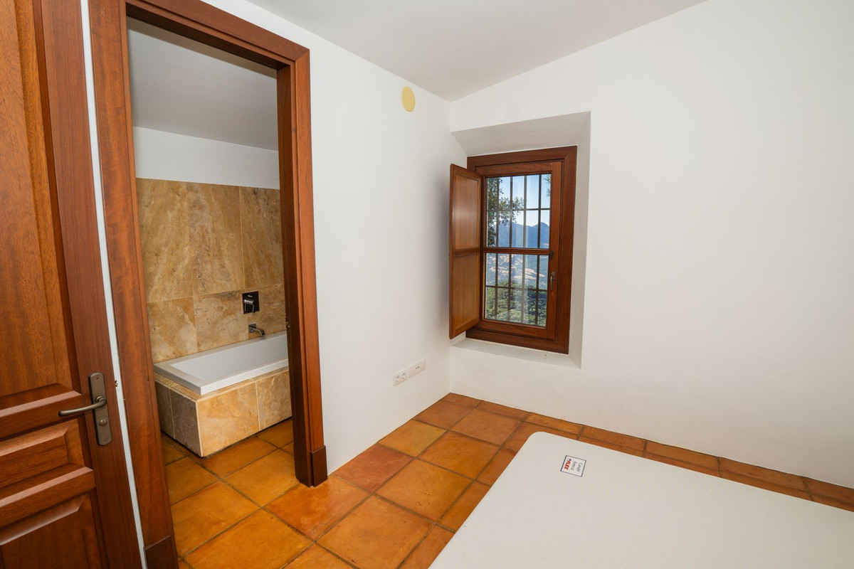 Se vende Villa - Chalet de 4 dormitorios en Costa Del Sol, Málaga, España