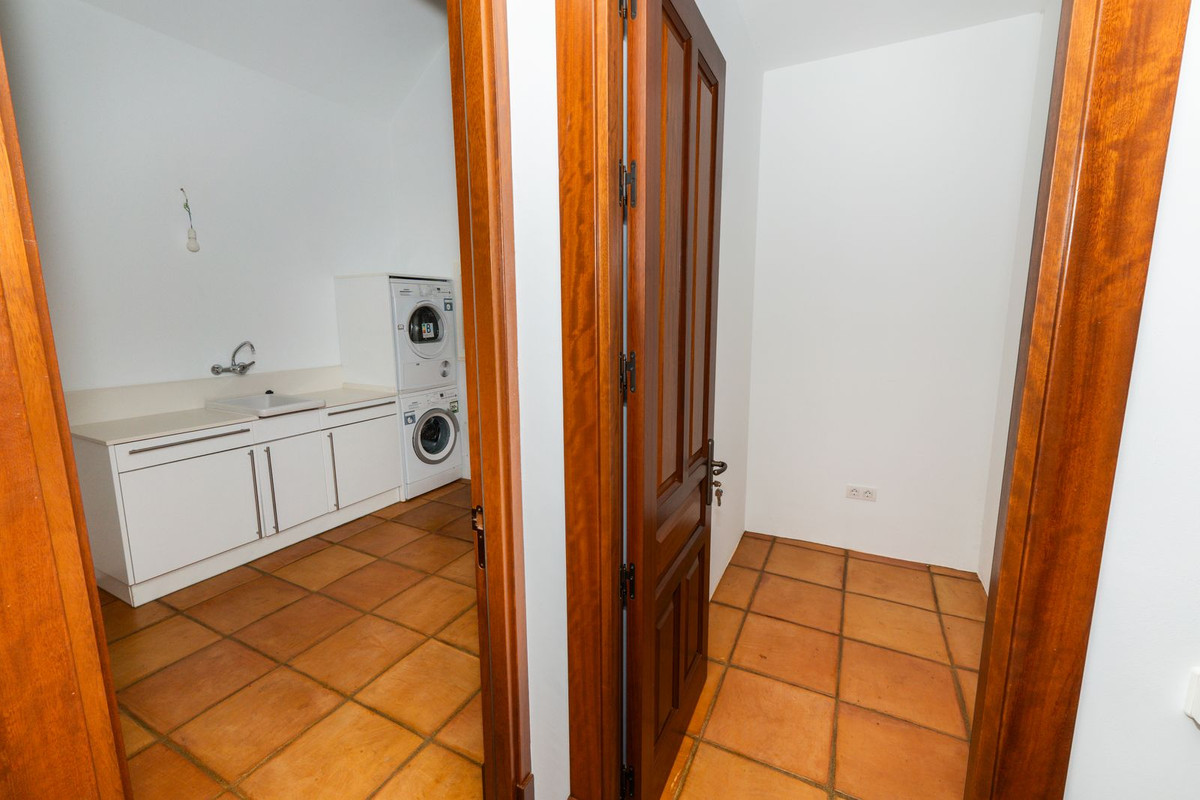 Se vende Villa - Chalet de 4 dormitorios en Costa Del Sol, Málaga, España