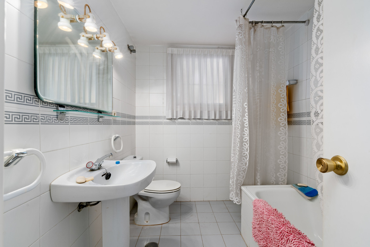 Se vende Apartamento Planta Baja de 4 dormitorios en Costa Del Sol, Málaga, España
