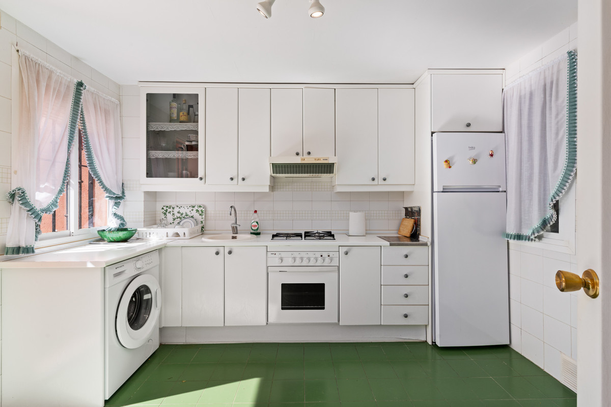 Se vende Apartamento Planta Baja de 4 dormitorios en Costa Del Sol, Málaga, España