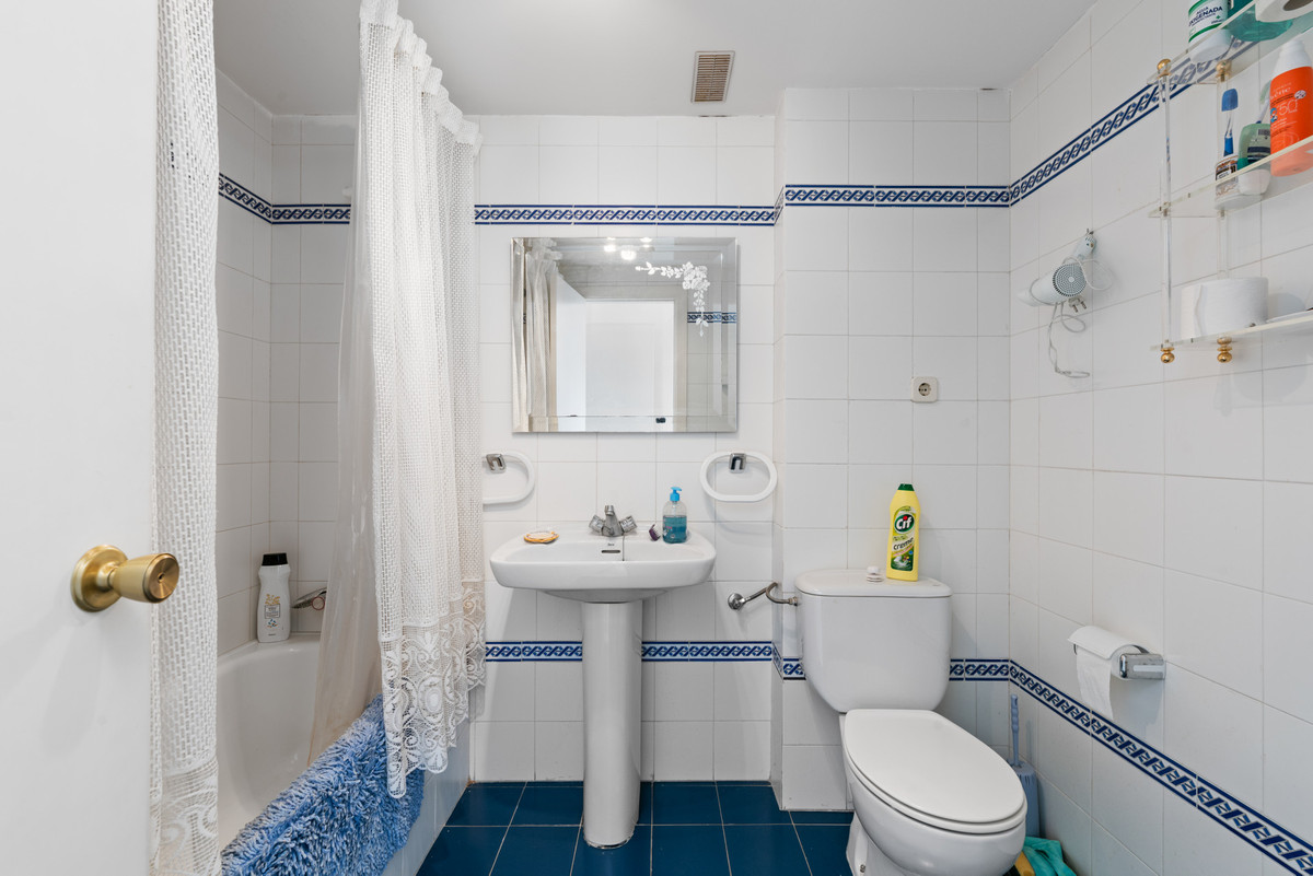 Se vende Apartamento Planta Baja de 4 dormitorios en Costa Del Sol, Málaga, España