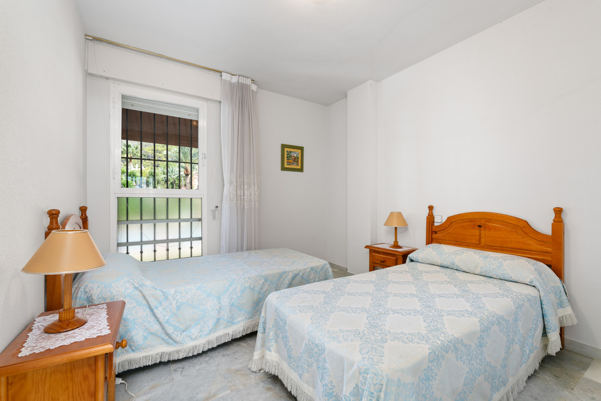 Se vende Apartamento Planta Baja de 4 dormitorios en Costa Del Sol, Málaga, España