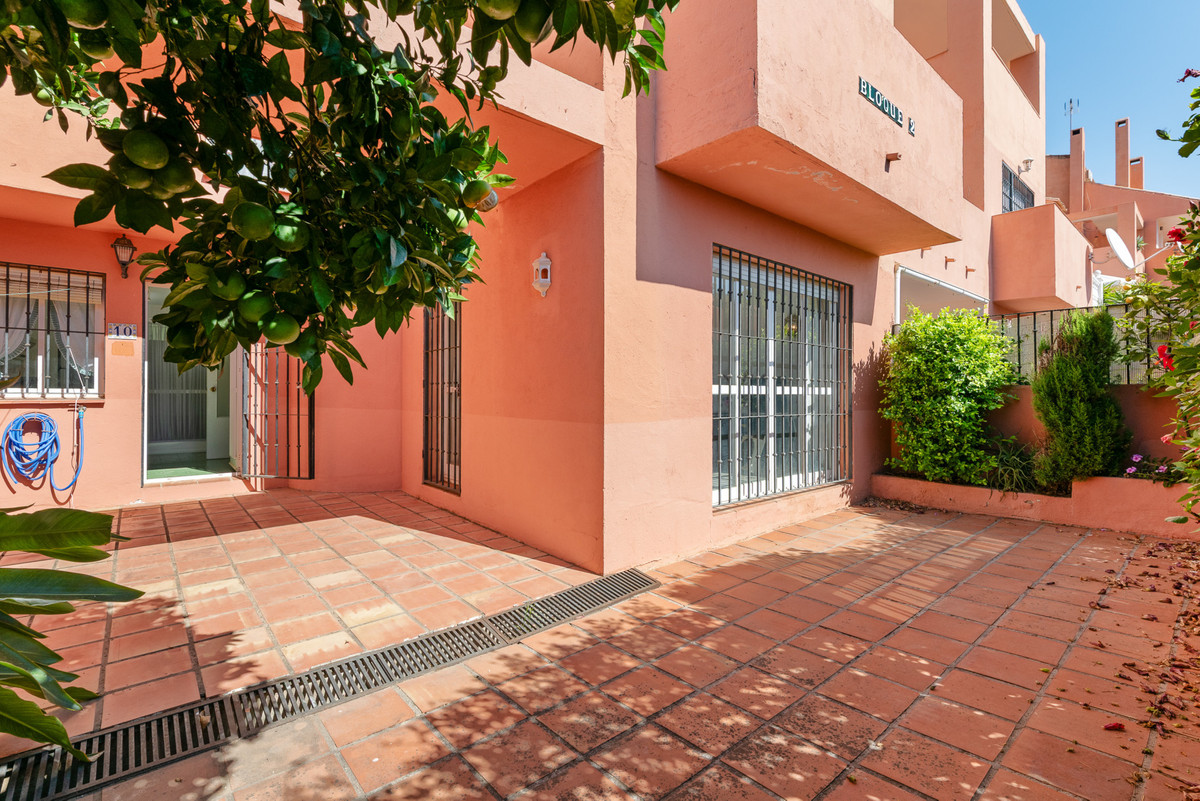 Se vende Apartamento Planta Baja de 4 dormitorios en Costa Del Sol, Málaga, España