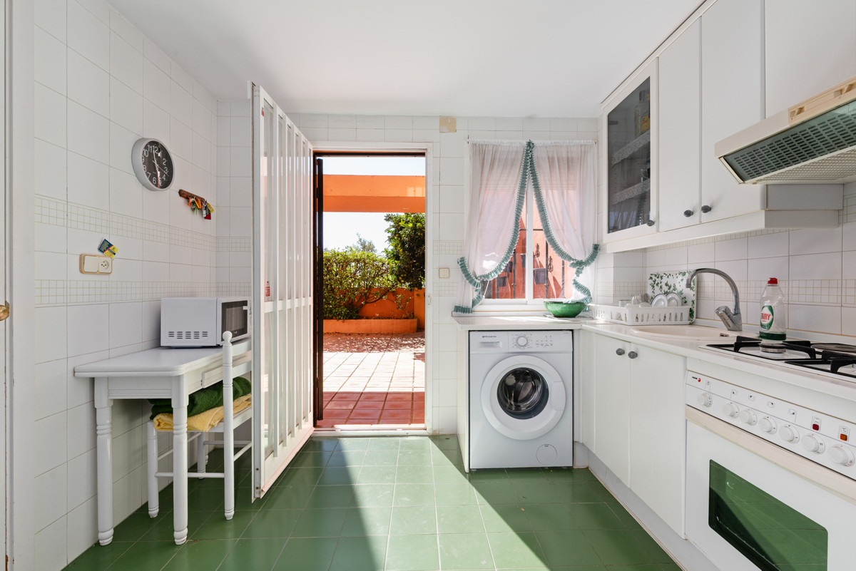 Se vende Apartamento Planta Baja de 4 dormitorios en Costa Del Sol, Málaga, España