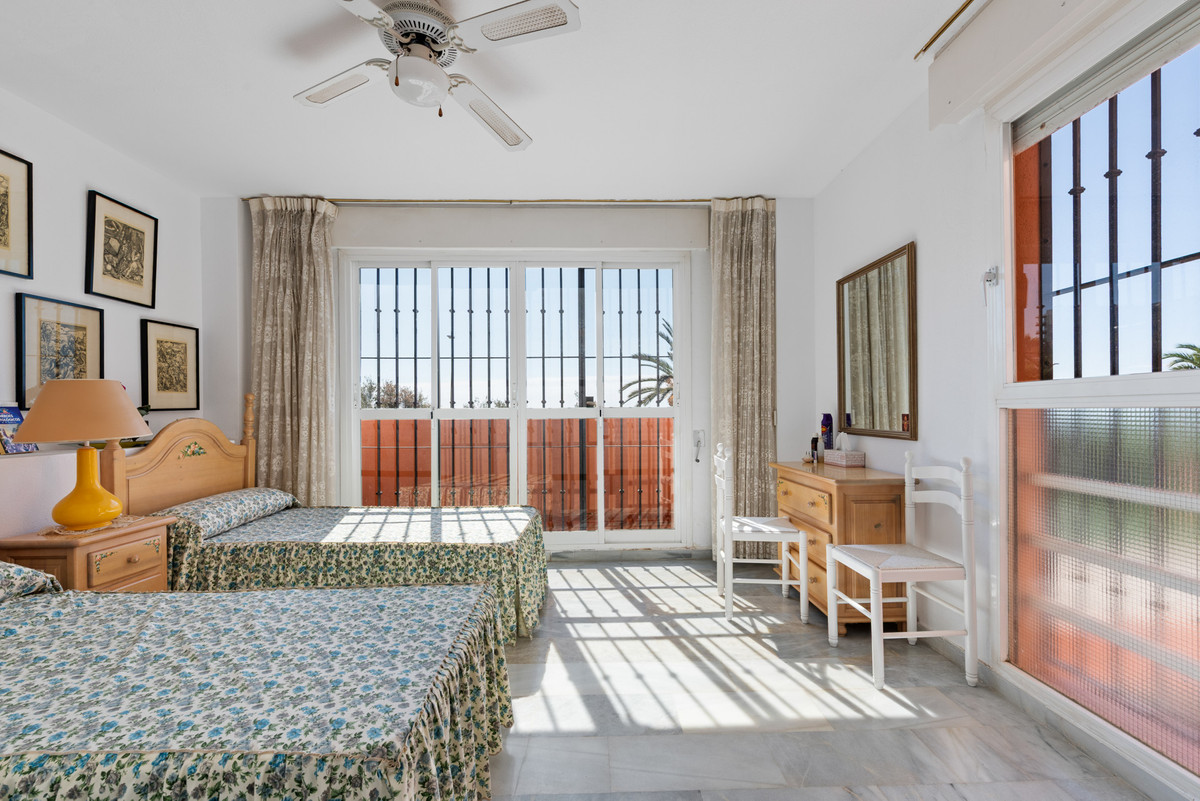 Se vende Apartamento Planta Baja de 4 dormitorios en Costa Del Sol, Málaga, España