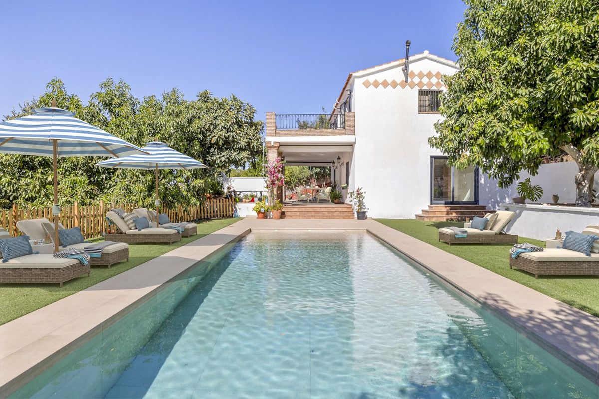 Se vende Villa - Chalet de 4 dormitorios en Costa Del Sol, Málaga, España