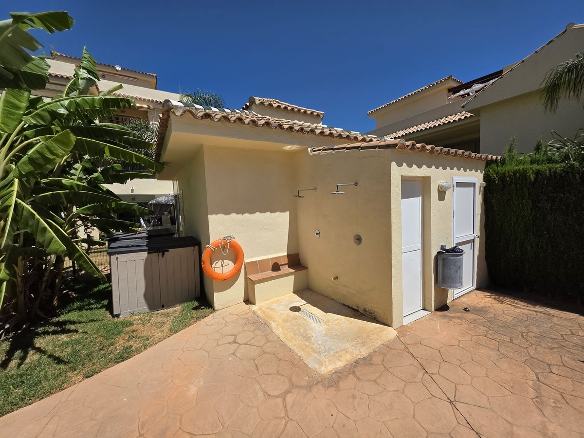 Se vende Apartamento Planta Baja de 2 dormitorios en Costa Del Sol, Málaga, España