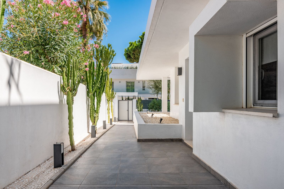 Se vende Villa - Chalet de 4 dormitorios en Costa Del Sol, Málaga, España