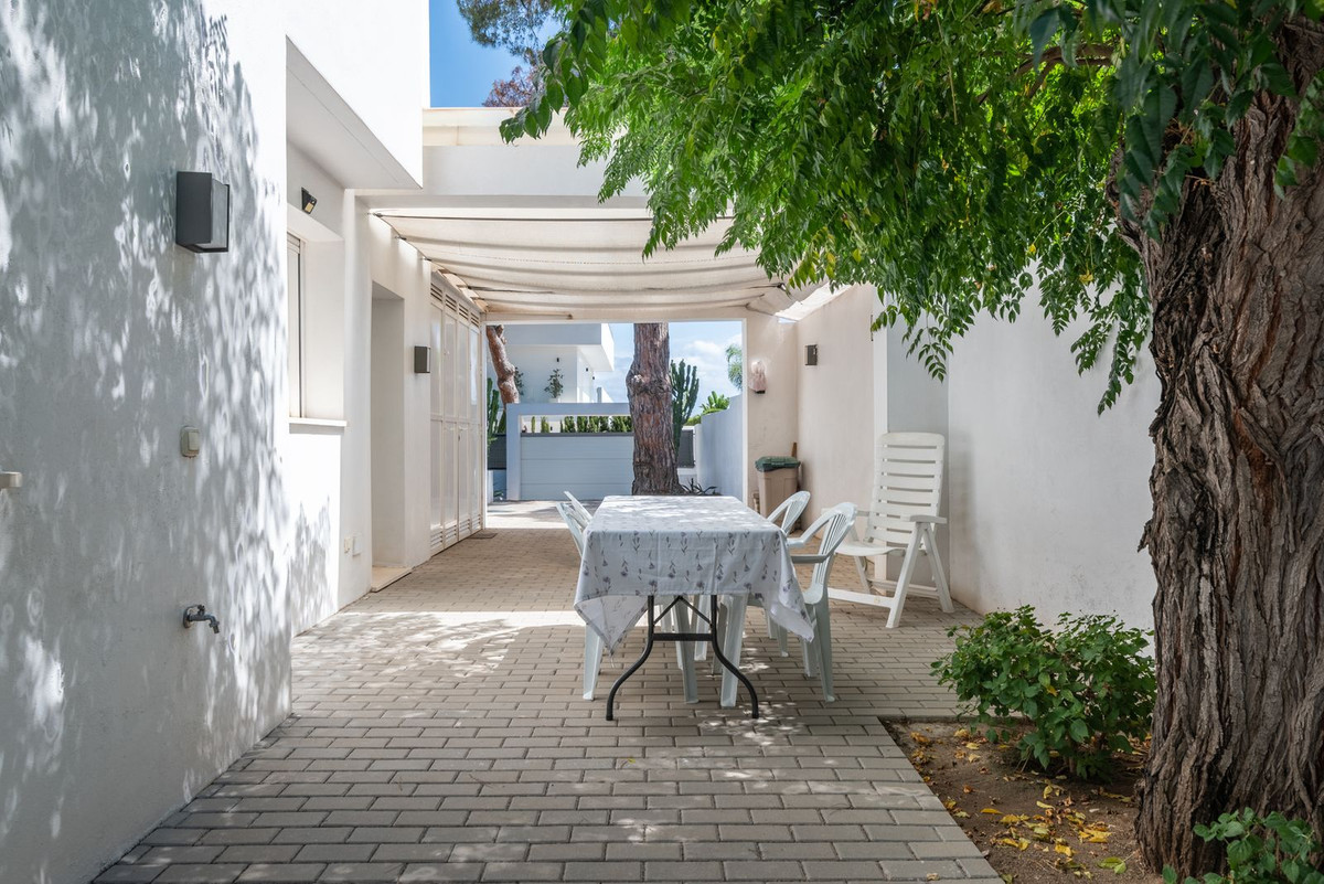 Se vende Villa - Chalet de 4 dormitorios en Costa Del Sol, Málaga, España