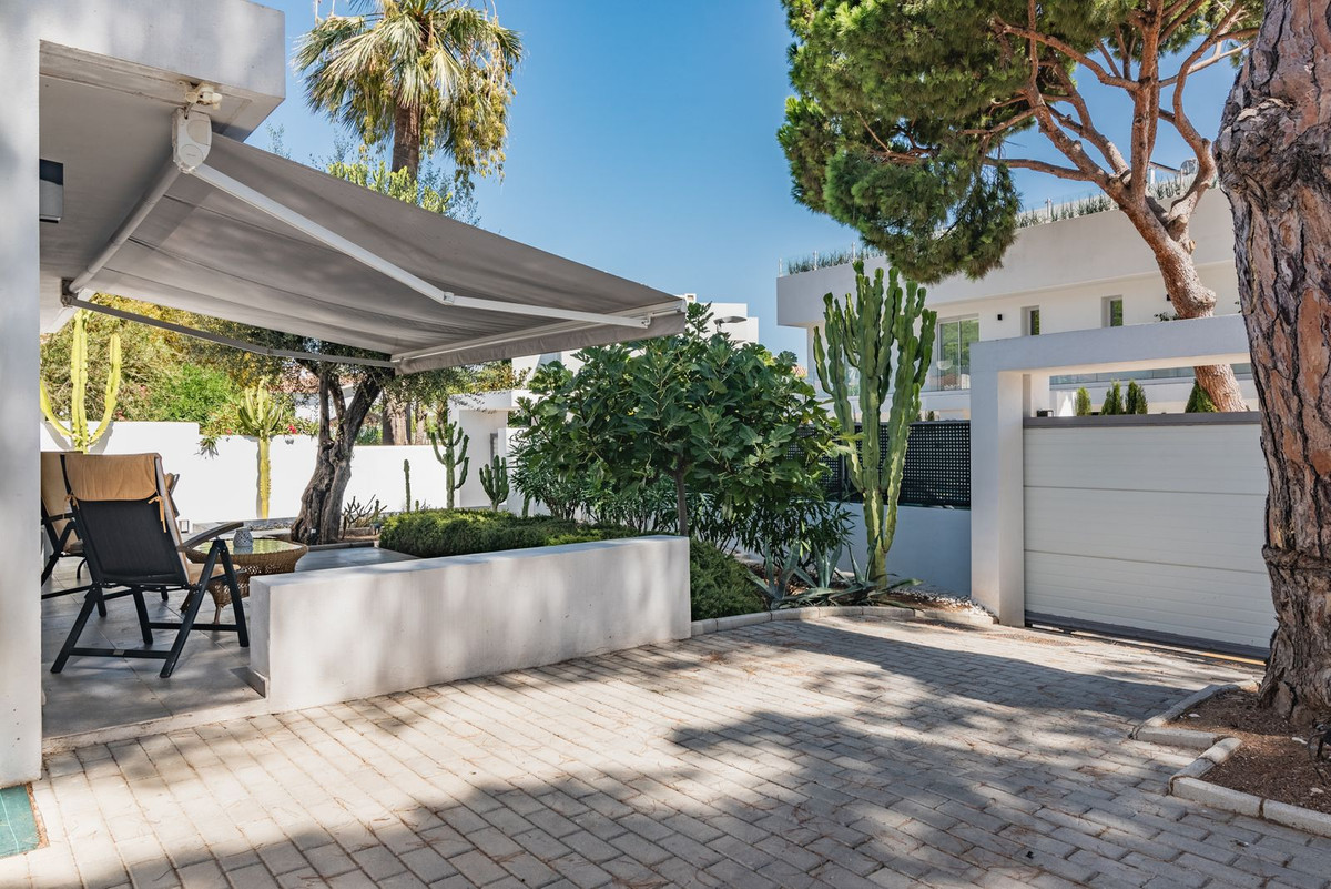Se vende Villa - Chalet de 4 dormitorios en Costa Del Sol, Málaga, España