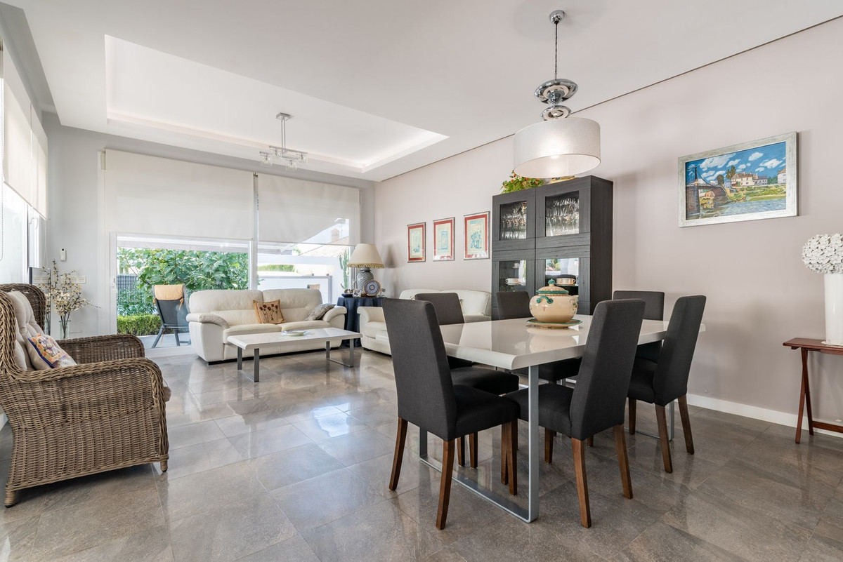 Se vende Villa - Chalet de 4 dormitorios en Costa Del Sol, Málaga, España