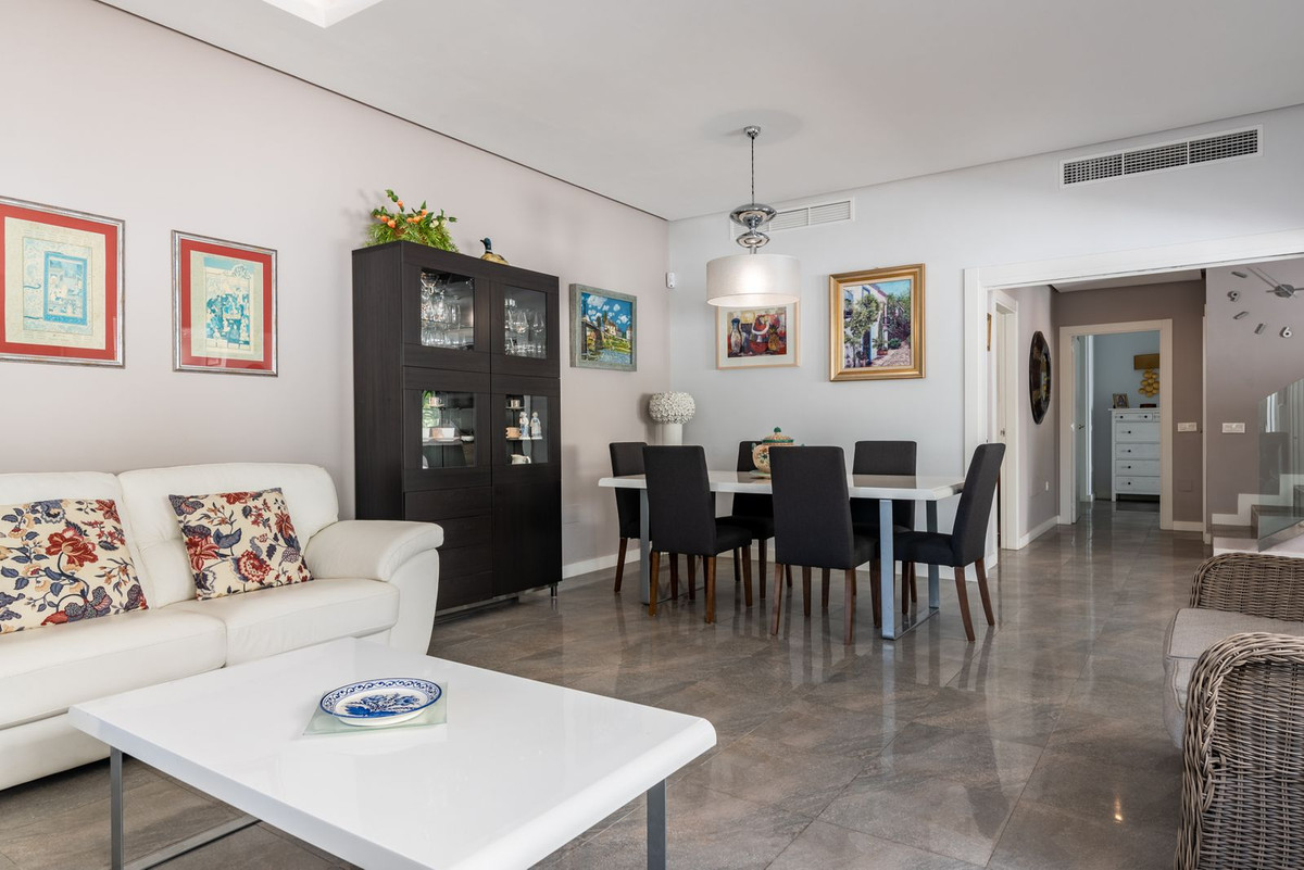 Se vende Villa - Chalet de 4 dormitorios en Costa Del Sol, Málaga, España