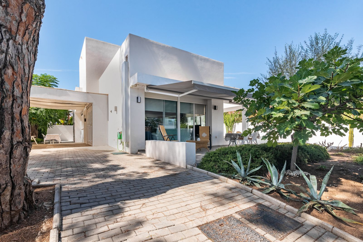 Se vende Villa - Chalet de 4 dormitorios en Costa Del Sol, Málaga, España
