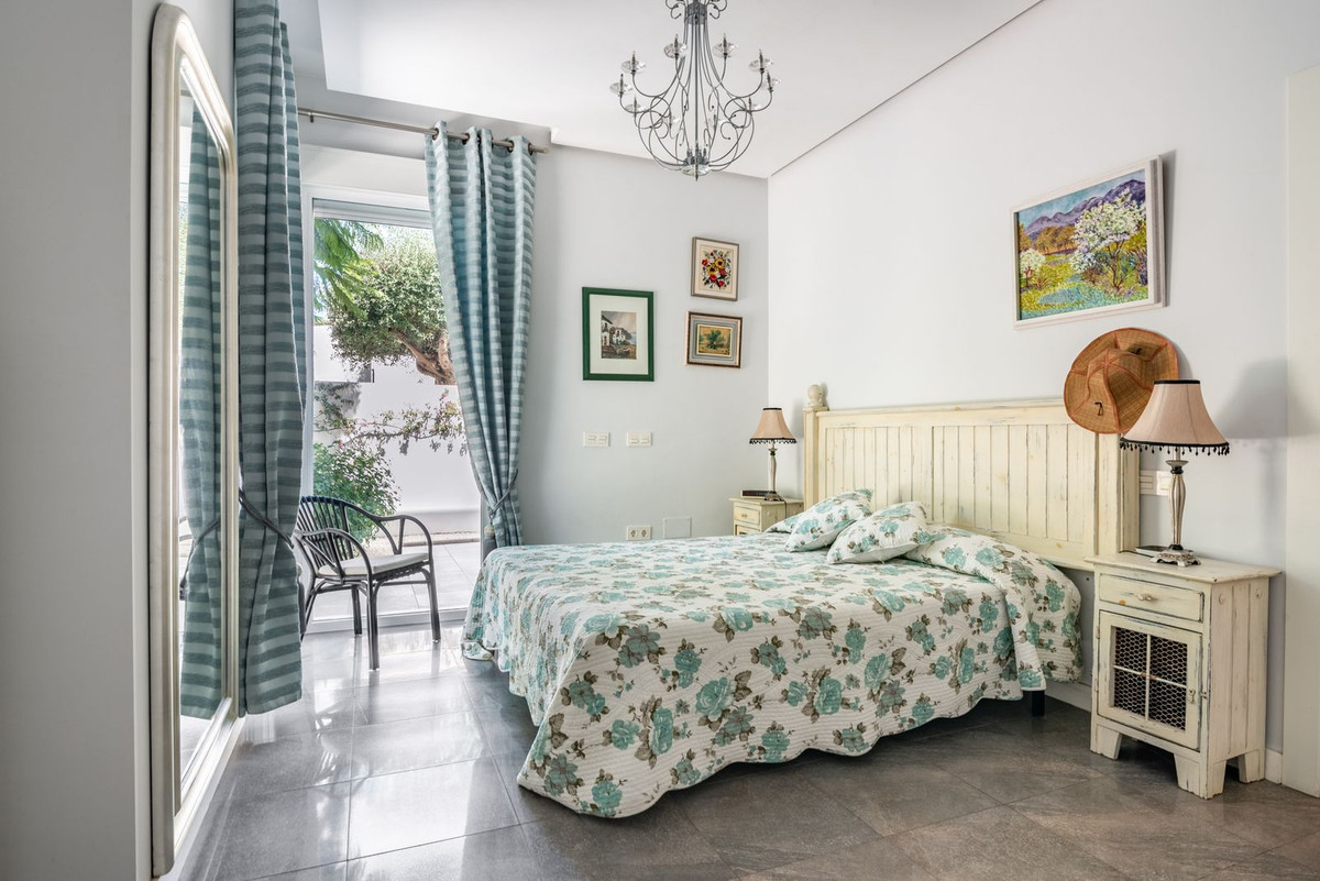 Se vende Villa - Chalet de 4 dormitorios en Costa Del Sol, Málaga, España