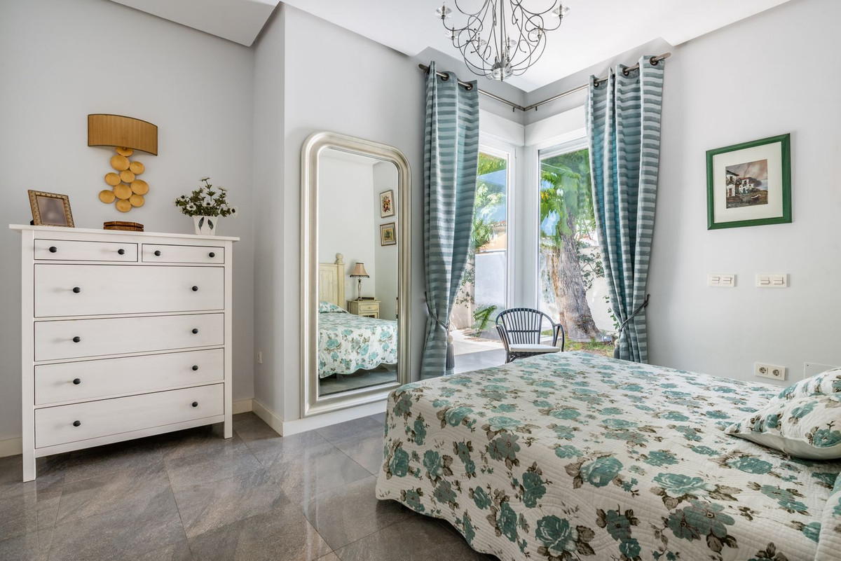 Se vende Villa - Chalet de 4 dormitorios en Costa Del Sol, Málaga, España