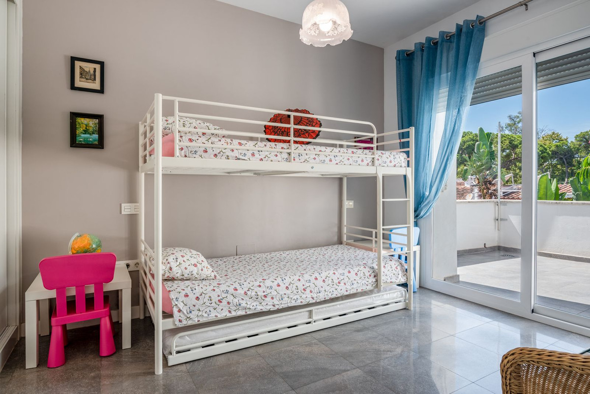 Se vende Villa - Chalet de 4 dormitorios en Costa Del Sol, Málaga, España