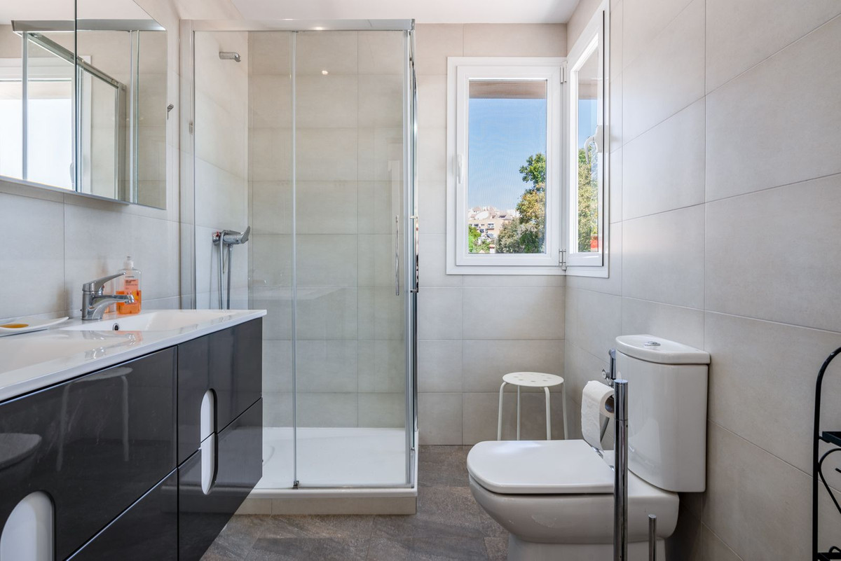 Se vende Villa - Chalet de 4 dormitorios en Costa Del Sol, Málaga, España