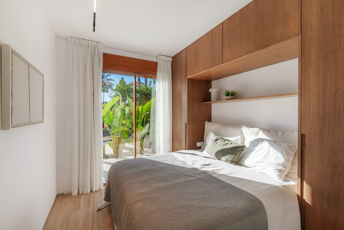 4 Bed Apartment for sale in Nueva Andalucía Costa Del Sol, Málaga, Spain