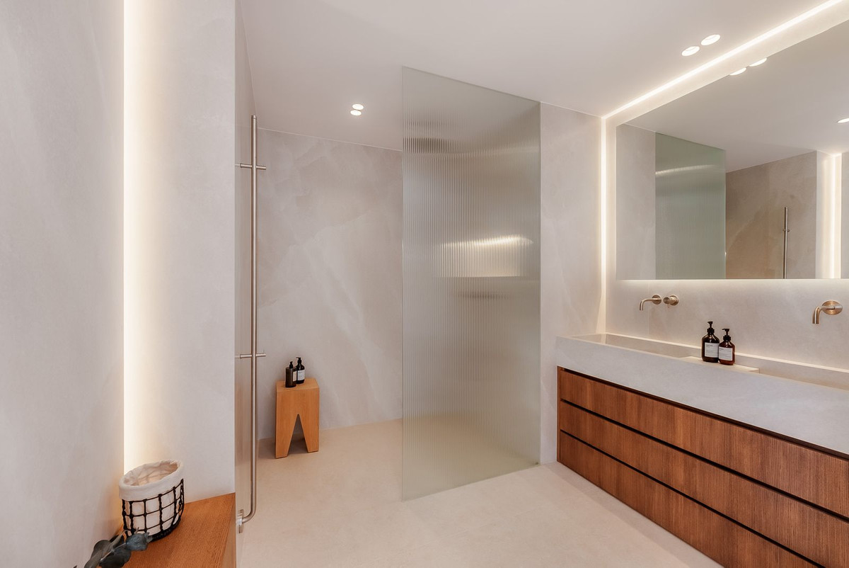 4 Bed Apartment for sale in Nueva Andalucía Costa Del Sol, Málaga, Spain