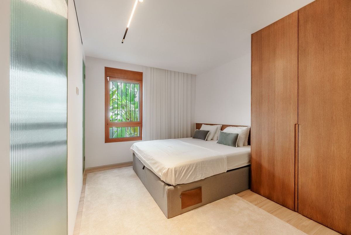 4 Bed Apartment for sale in Nueva Andalucía Costa Del Sol, Málaga, Spain