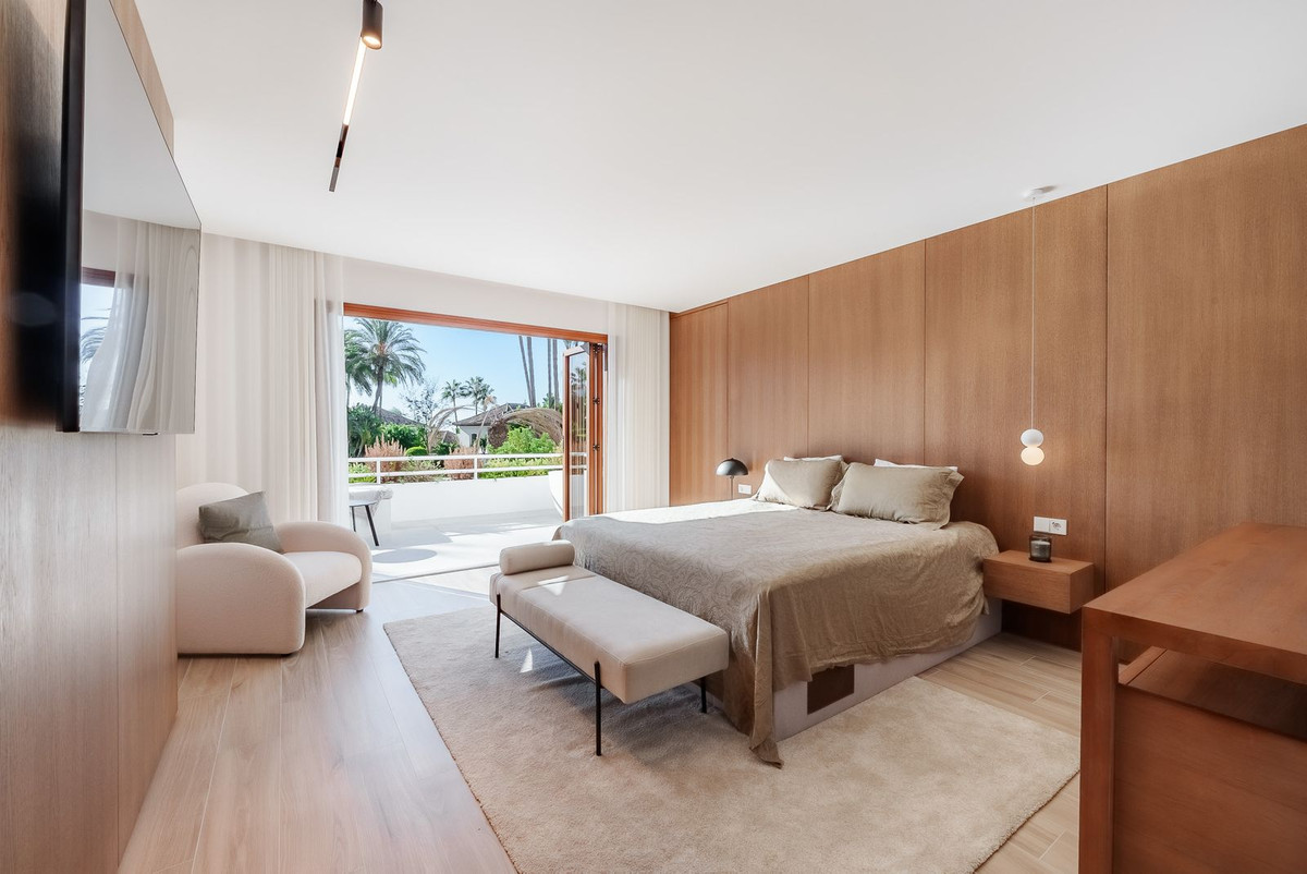 4 Bed Apartment for sale in Nueva Andalucía Costa Del Sol, Málaga, Spain