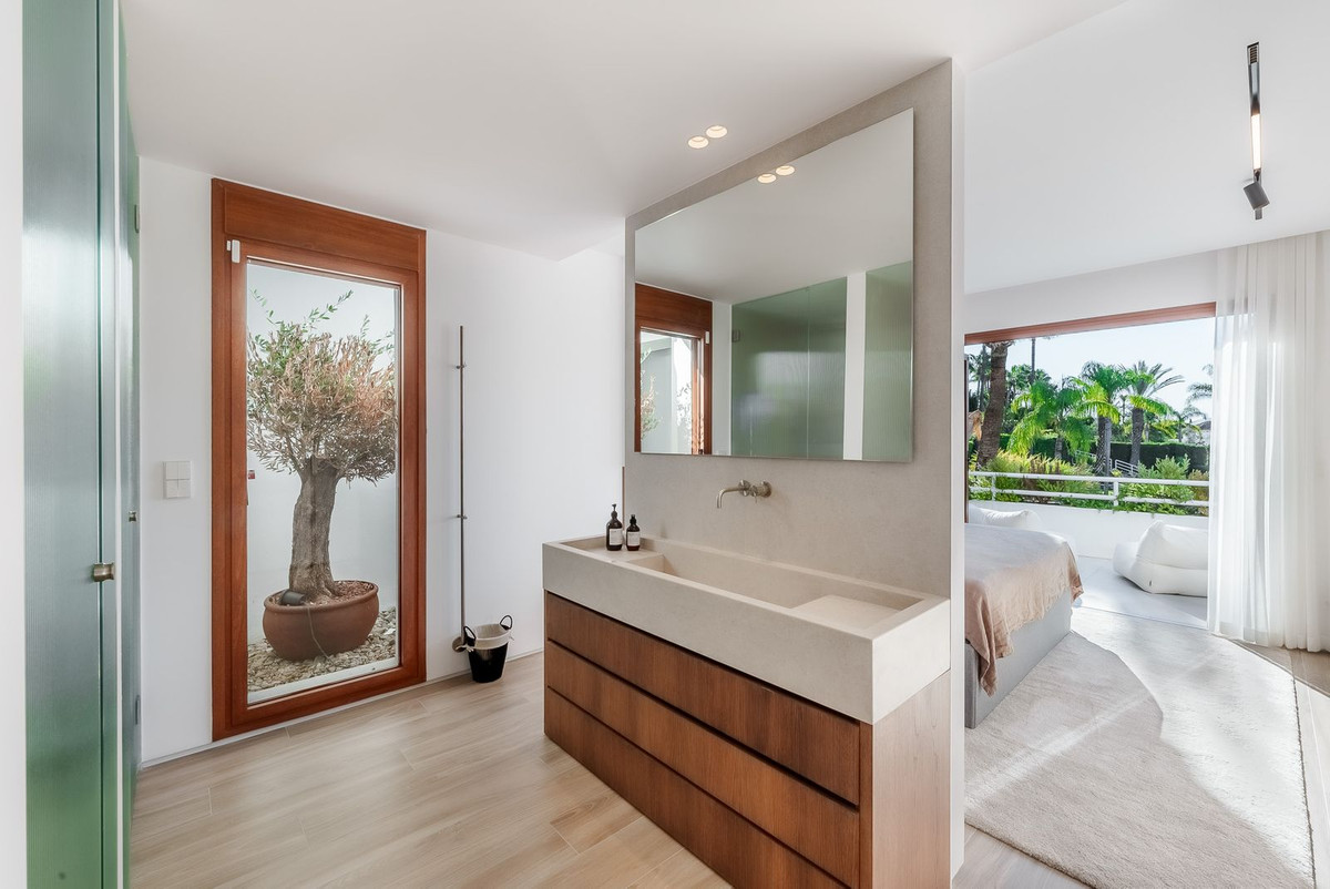 4 Bed Apartment for sale in Nueva Andalucía Costa Del Sol, Málaga, Spain