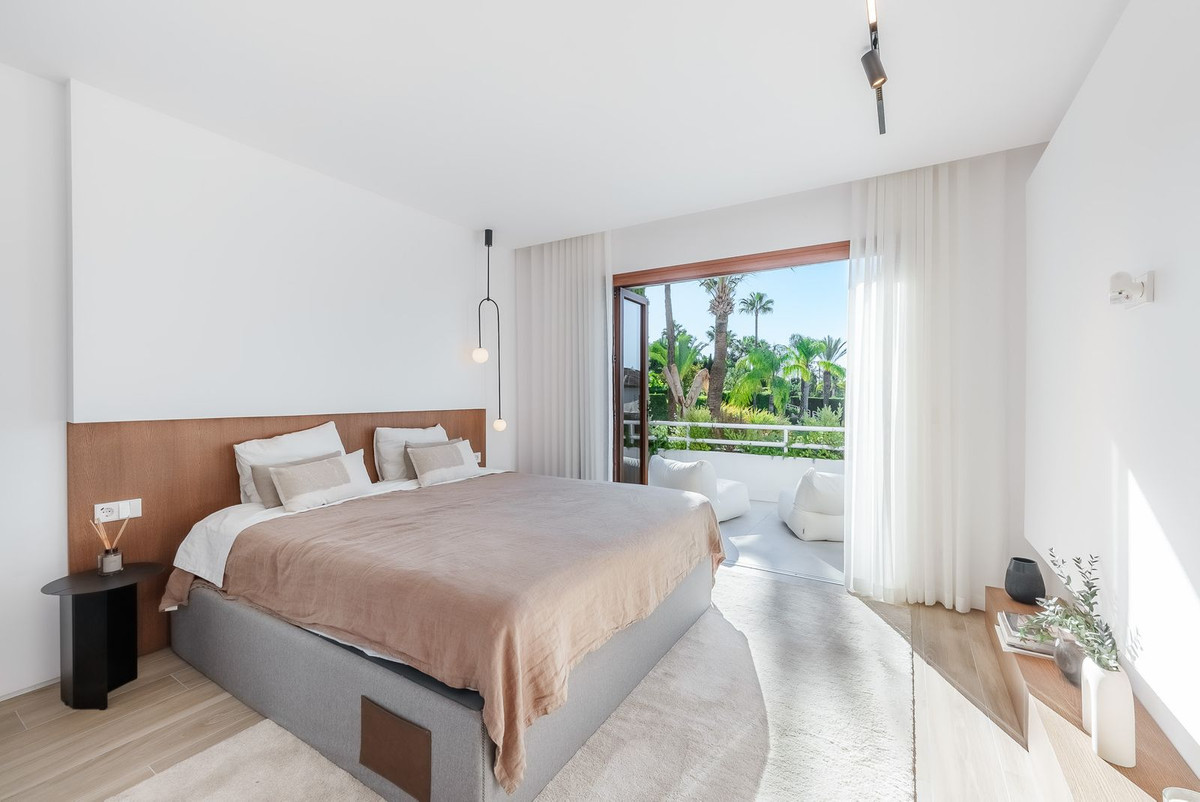 4 Bed Apartment for sale in Nueva Andalucía Costa Del Sol, Málaga, Spain