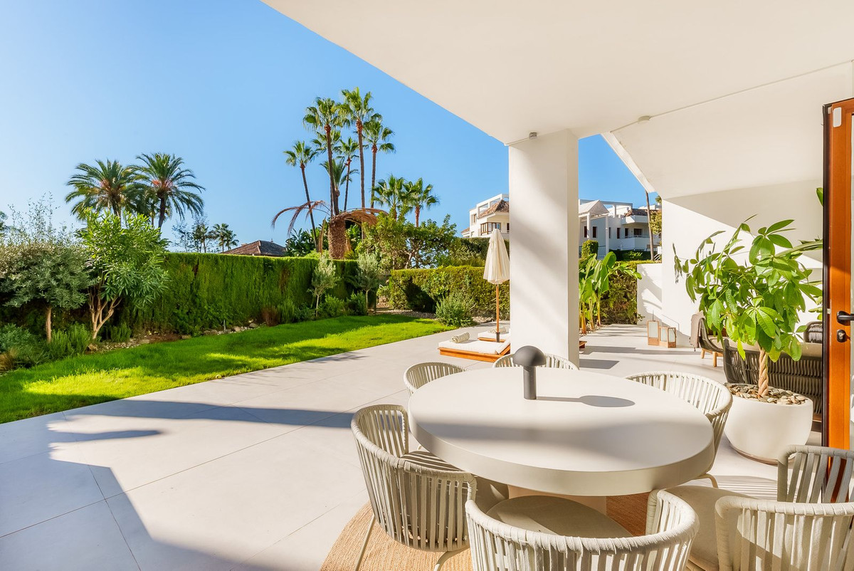 4 Bed Apartment for sale in Nueva Andalucía Costa Del Sol, Málaga, Spain