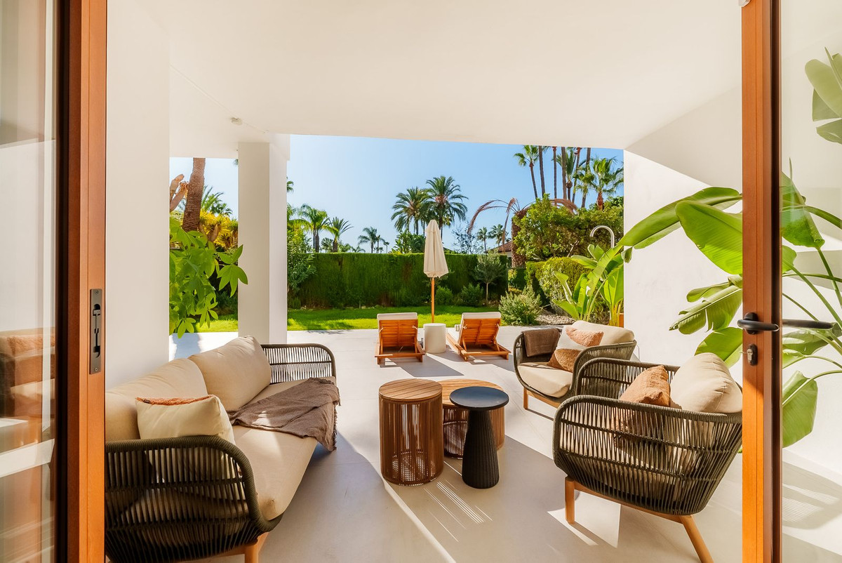 4 Bed Apartment for sale in Nueva Andalucía Costa Del Sol, Málaga, Spain