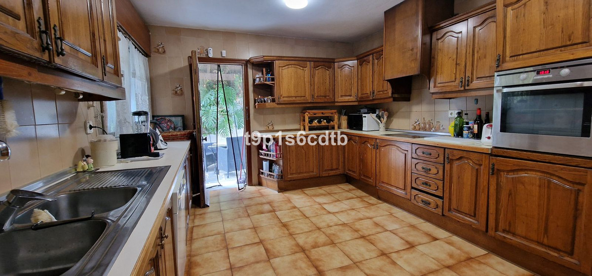 5 Bed Townhouse for sale in Marbella Costa Del Sol, Málaga, Spain