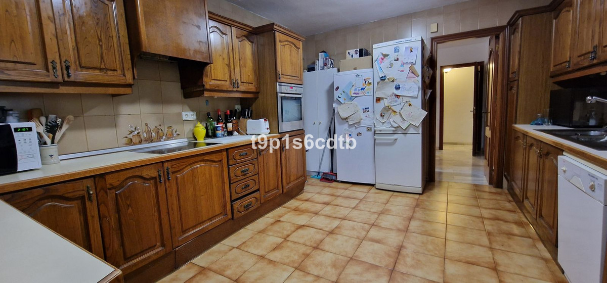 5 Bed Townhouse for sale in Marbella Costa Del Sol, Málaga, Spain