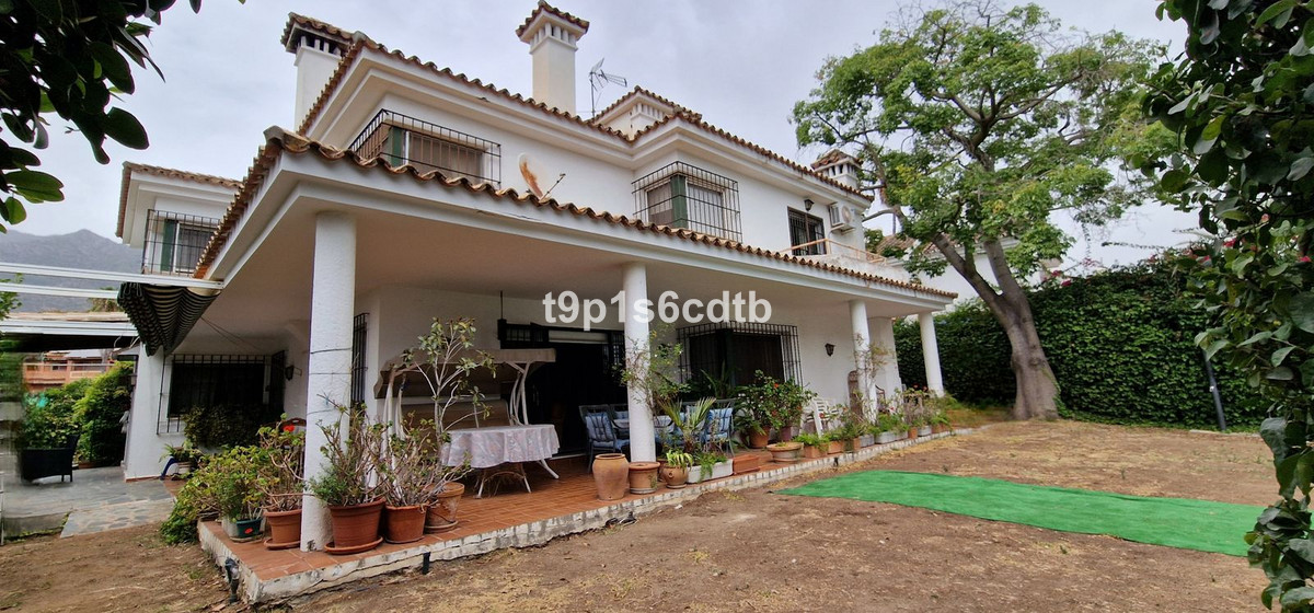5 Bed Townhouse for sale in Marbella Costa Del Sol, Málaga, Spain
